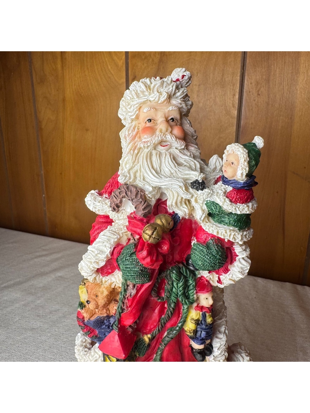 Vintage Christmas Santa Figurine With Children Toys Wreath 11 Hand Painted Resin - Picture 3 of 7
